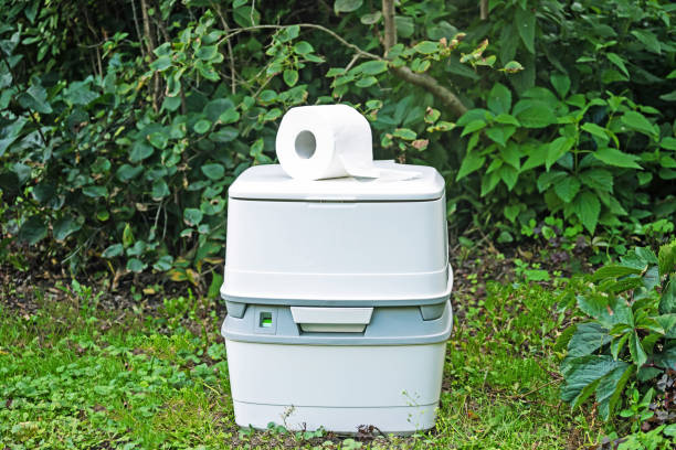 Best Portable restroom trailer rental  in Flint, MI