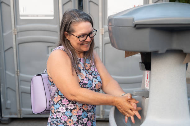 Best Best portable toilet rental  in Flint, MI